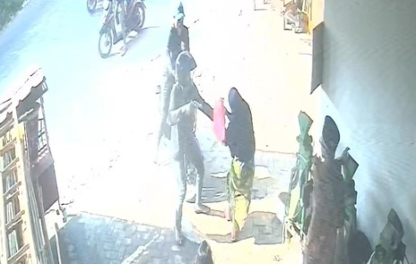 rekaman-polisi-yang-ditodong-senpi-pencuri